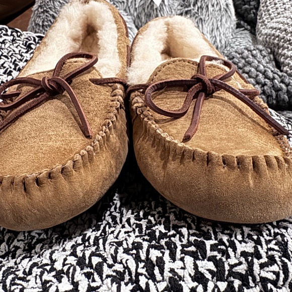 New UGG Women's Dakota Slippers Chestnut Brown Hard Sole Size 5 - Picture 5 of 7